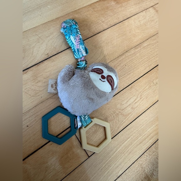 Itzy Ritzy car seat joy ritzy jungle travel toy - Picture 1 of 4